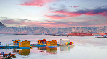 兰州港码头游轮