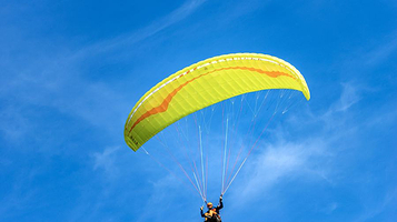 在云端龙登山滑翔伞基地