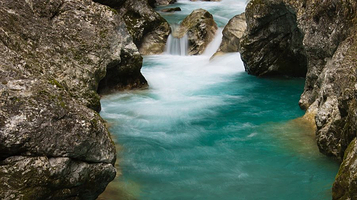 卡瓦劳河浮板漂流