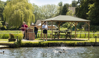 拜伯里鳟鱼养殖场