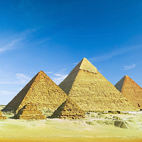 吉萨金字塔群