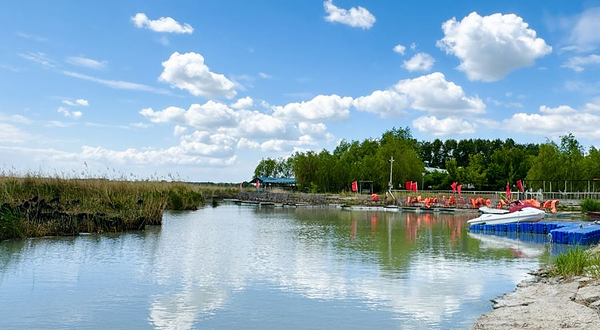 克尔台湖水岸渔村