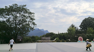 武夷山风景名胜区九曲溪竹筏码头休闲广场