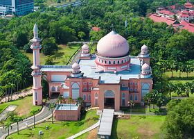 沙巴大学粉红色清真寺