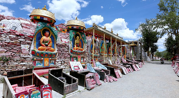 新寨嘉那嘛呢石经城