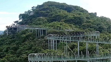 龙烈玻璃栈道景区