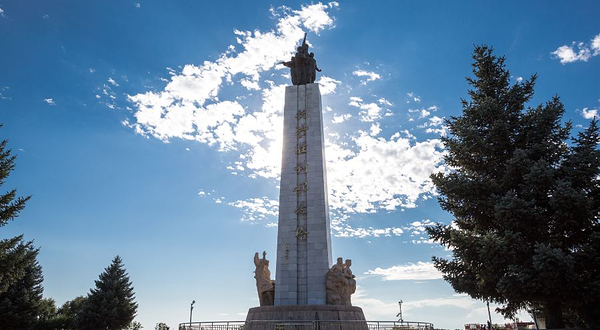 抗洪胜利纪念塔