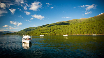 新文旅喀纳斯湖游艇