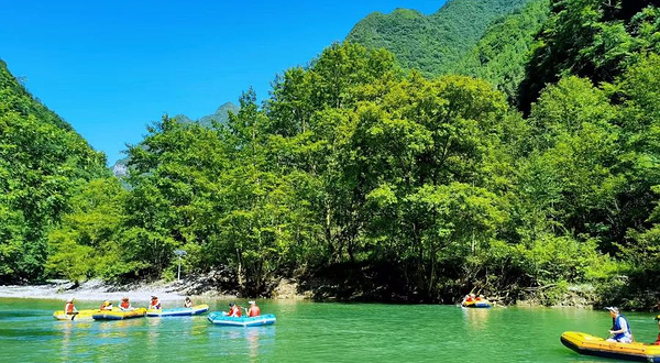 龙潭河风景区漂流