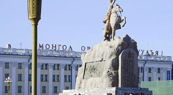 苏赫巴托纪念碑