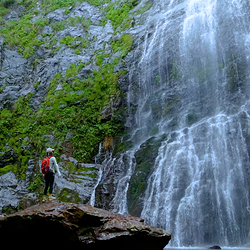 高黎贡山中坪大瀑布