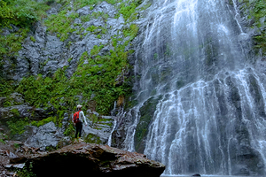 高黎贡山中坪大瀑布