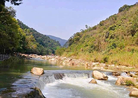 奇石河