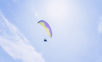 伏龙山滑翔伞训练基地