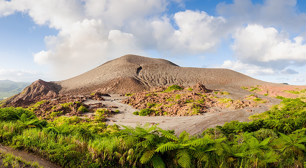 亚苏尔火山