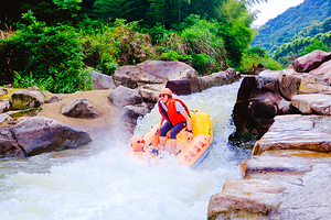 虎啸峡激流探险漂流