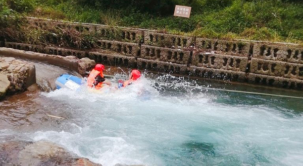 长兴龙川峡谷漂流