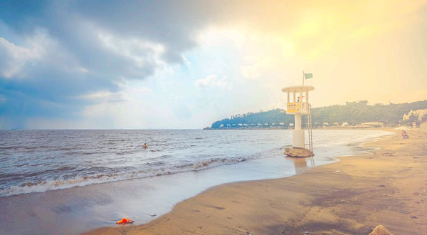 黑沙海滩