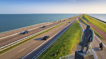 阿夫鲁戴克大堤