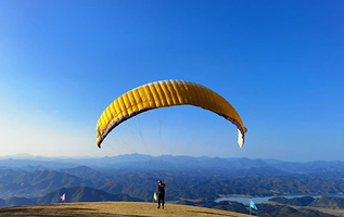 驭风滑翔伞俱乐部