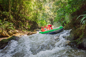 百色大王岭漂流景区
