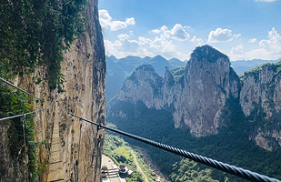 月照神雕峰飞拉达