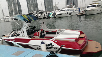 深圳自由鹿游艇尾波冲浪俱乐部