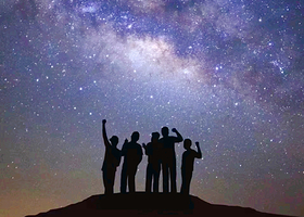 敦煌鸣沙山沙漠观星露营野奢基地