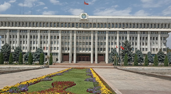吉尔吉斯议会大楼