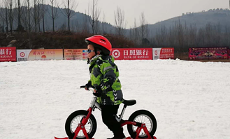 薛城日月山滑雪场