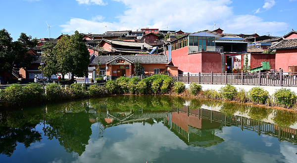 迤沙拉民族文化村