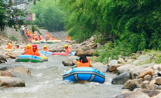 六春湖生态漂流景区