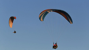 桥驿古镇动力滑翔伞