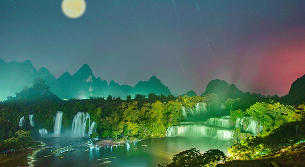德天跨国瀑布夜游