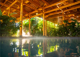 腾冲洞山温泉村