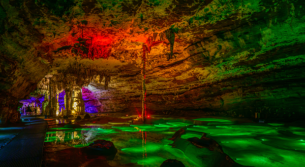 十二背后地下裂缝景区