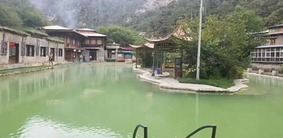中甸天生桥温泉景区