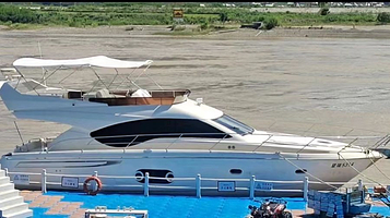 西双版纳傣族园边境快艇