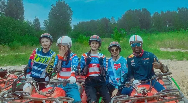 西湖灵山越野车风景区