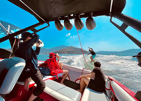 三亚自由鹿游艇俱乐部