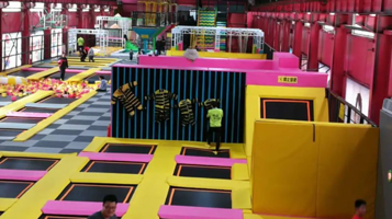 蹦乐华夏蹦床主题乐园(曲阜店)