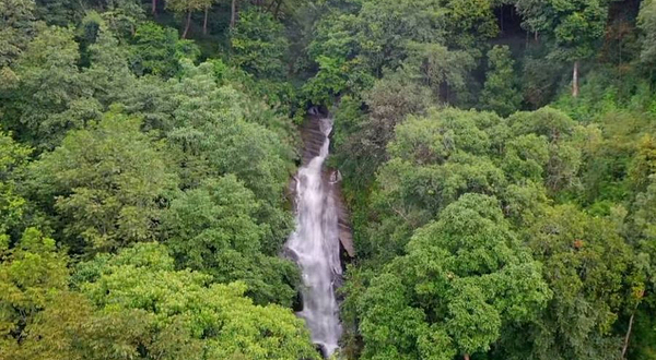 高黎贡山花寨大瀑布