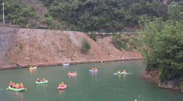中坝河谷漂流
