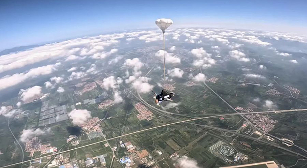 八达岭高空跳伞基地