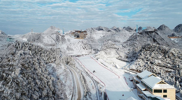 六盘水梅花山国际滑雪场