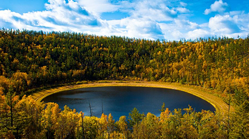 柴河月亮天池景区