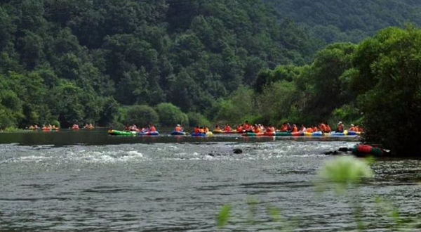 舒兰龙凤山庄霍伦河橡胶坝漂流