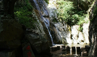 秦岭九龙潭瀑布