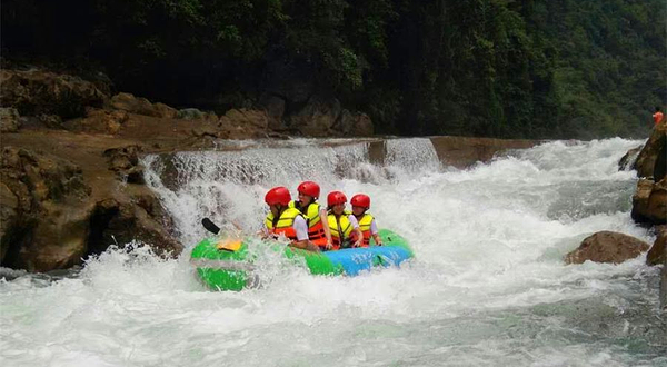 环江古宾河峡谷漂流