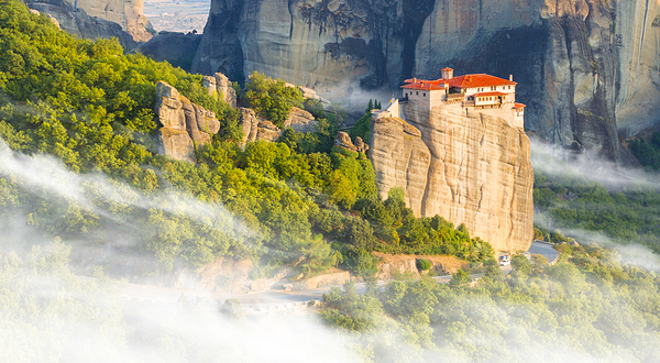 圣瓦尔瓦拉斯•鲁萨努修道院